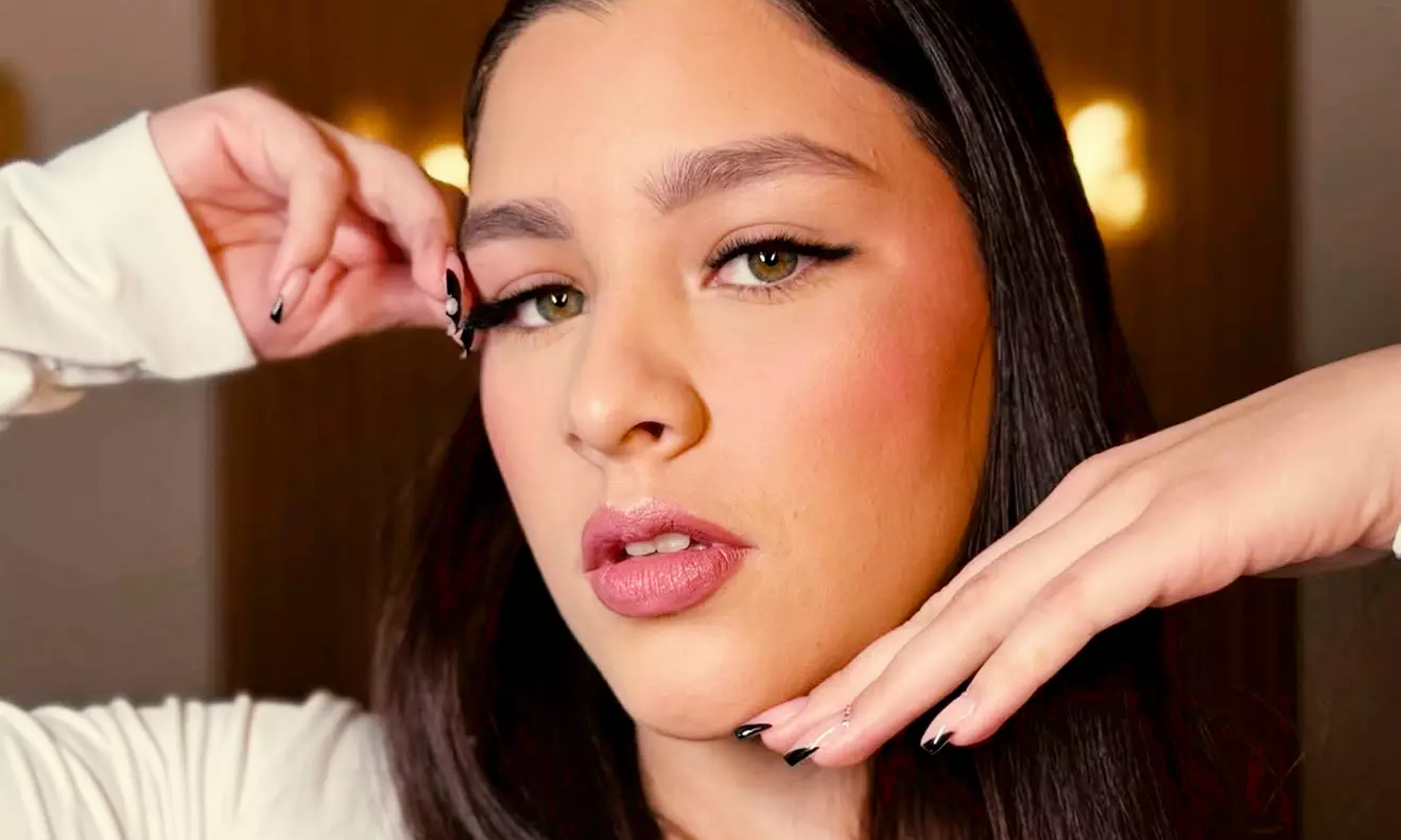 Classic 4D or 6D Extensions or Extensions with Fox Eyes or 3D or 6D