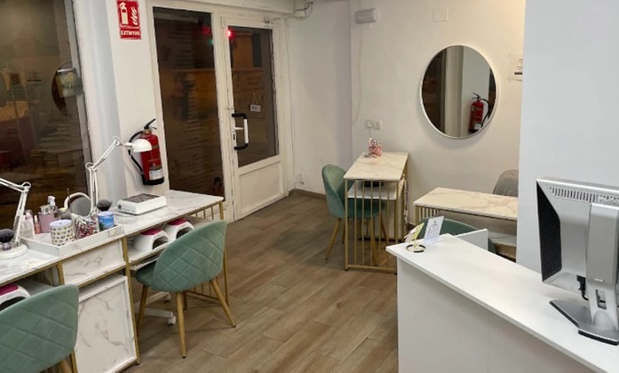 Image 3: Hollywood peeling con mascarilla de carbón activo y láser