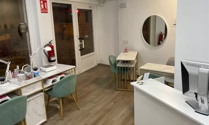 Hollywood peeling con mascarilla de carbón activo y láser