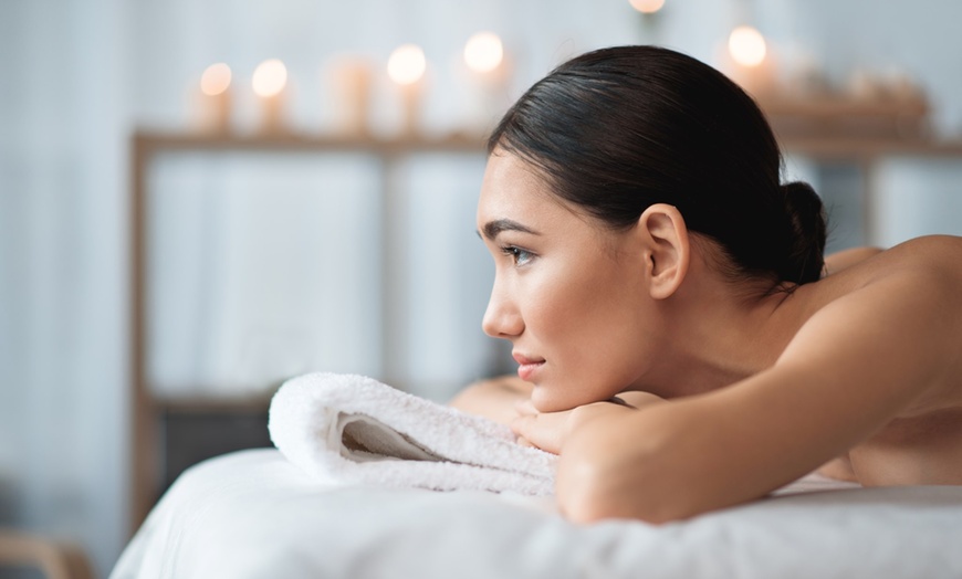 Image 2: 60 or 90-Minute Massage @ Waterfront Spa At Seaside Hotel Vancouver