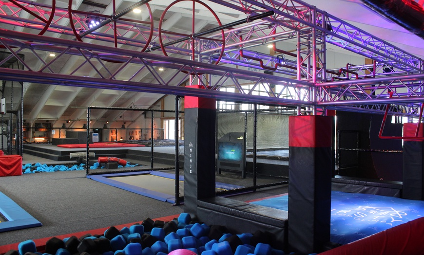 Image 1: 60 Minuten Trampolinspringen für 2 bis 6 Personen