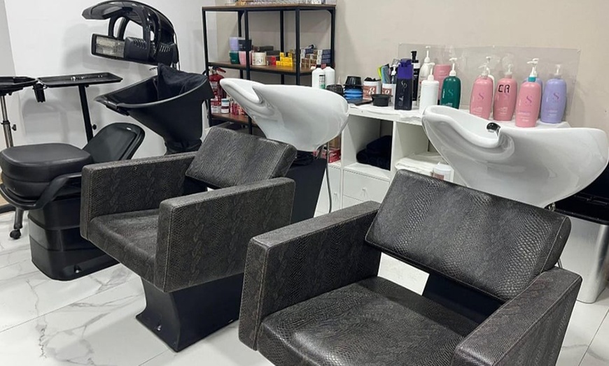 Image 3: Alisado brasileño de keratina con corte de puntas