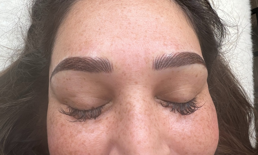 Image 7: Enhance Your Brows, Lips & Eyes For A Stunning Look