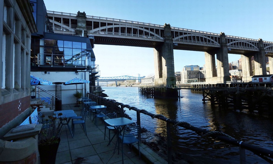 Image 2: Enjoy a Bottomless Brunch for 2, 3 or 4 With Stunning Quayside Views