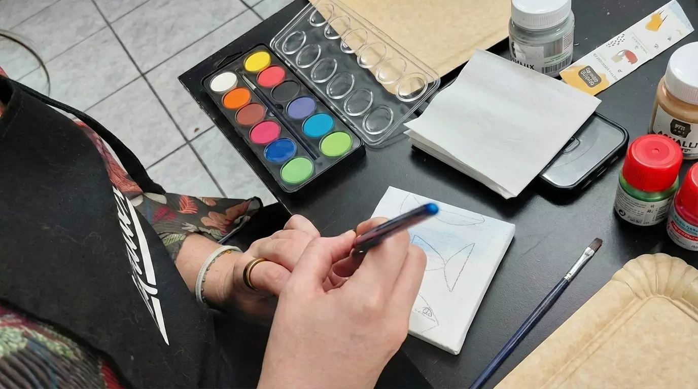 Taller de pintura creativa con picoteo y cava para 1, 2 o 6 personas