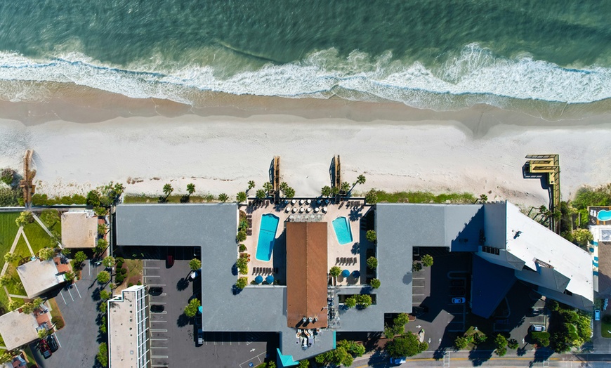 Image 2: Charming Beachside Retreat in Pawleys Island, SC