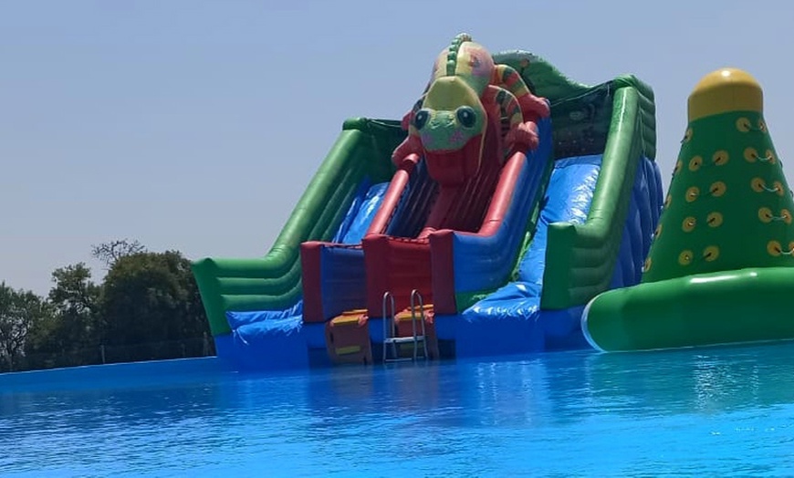 Image 13: Entrada a parque acuático para 2, 4 u 8 niños/adultos y opción a menú