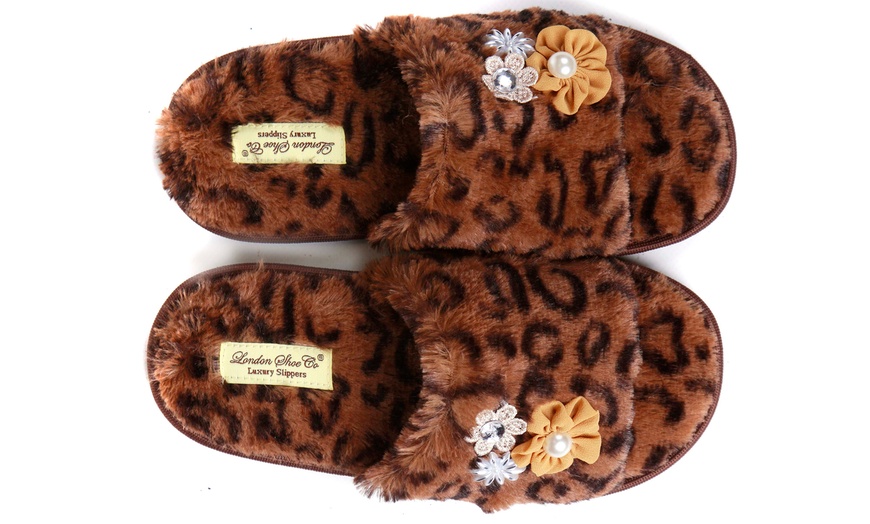 Image 7: Women's Fluffy Slippers