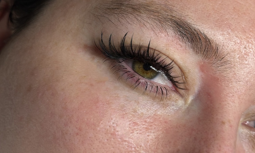 Image 5: Classic, Hybrid, 3D or 6D Volumes, or Lash Design Eyelash Extensions