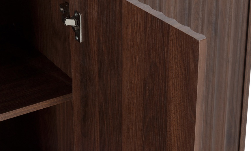 Image 21: Aparador Lluvia de 3 puertas con diseño acanalado de VS Venta-stock