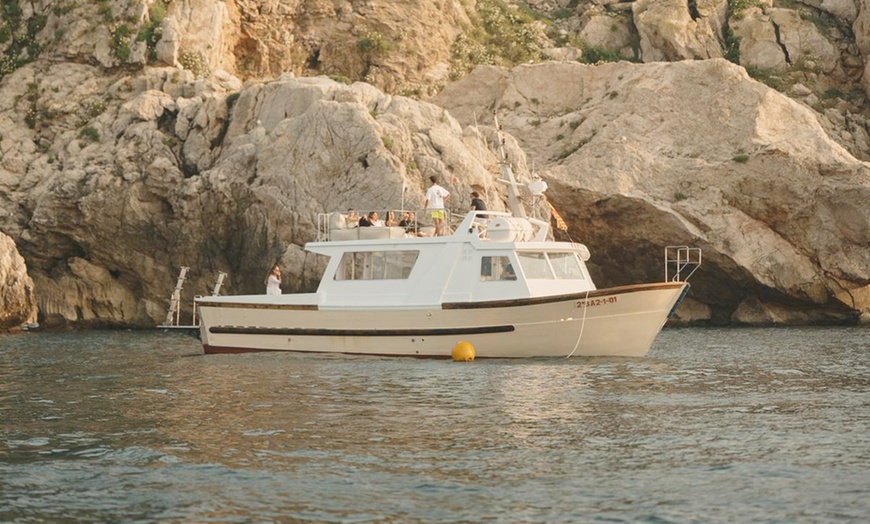 Image 3: Baño en las calas del parque Natural de les Illes Medes