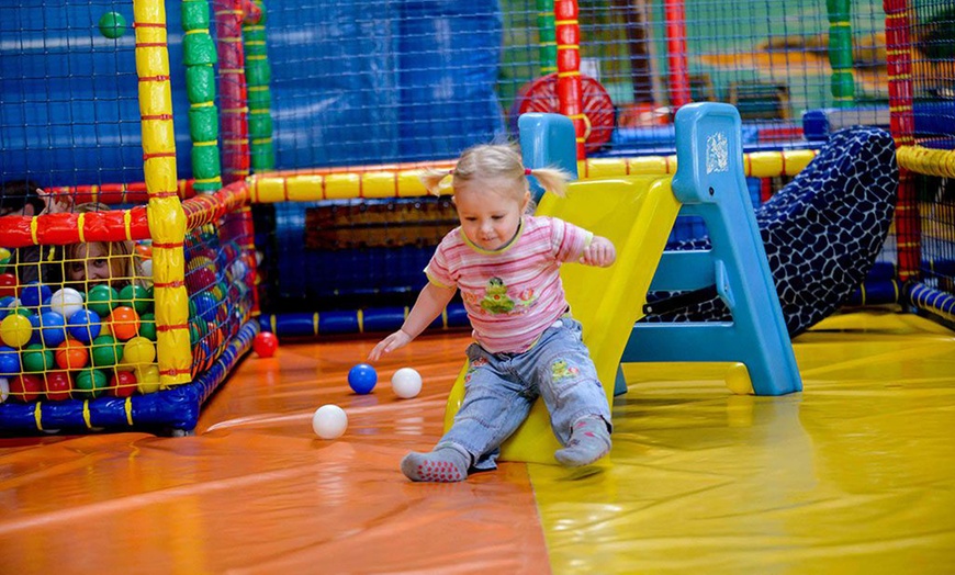 Image 3: Spiel und Spaß im Tiki Kinderland: Tageskarte für 2 oder 4 Personen