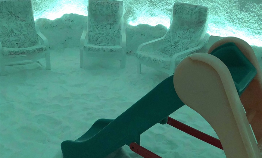 Image 14: 1 o 3 sesiones de haloterapia en cueva de sal para niños o adultos