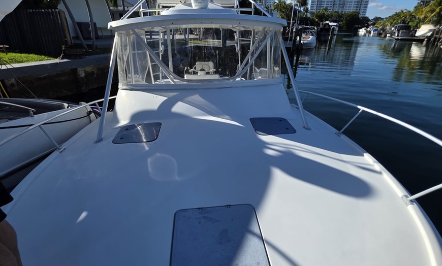 Image 7: 4 or 8 Hour Private Deep Sea Fishing Charter Experience in Miami Beach