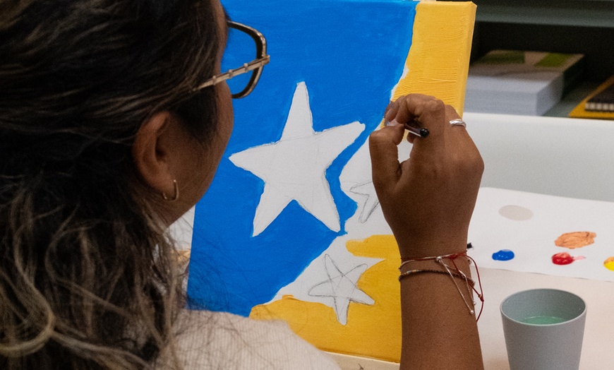 Image 14: Taller para 1 o 2: pintura de cuadro o tote bag, o clase de maquillaje