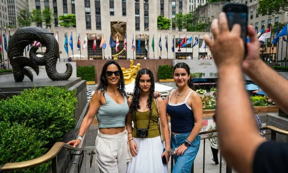 Half-Day NYC Landmark Bus Tour for One, Two, or Four – Iconic Sights