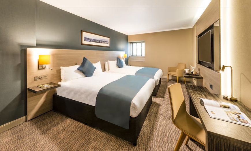 Image 6: Aberdeen: Standard Double Room w/Breakfast 10%Dis on Food&Soft Drinks
