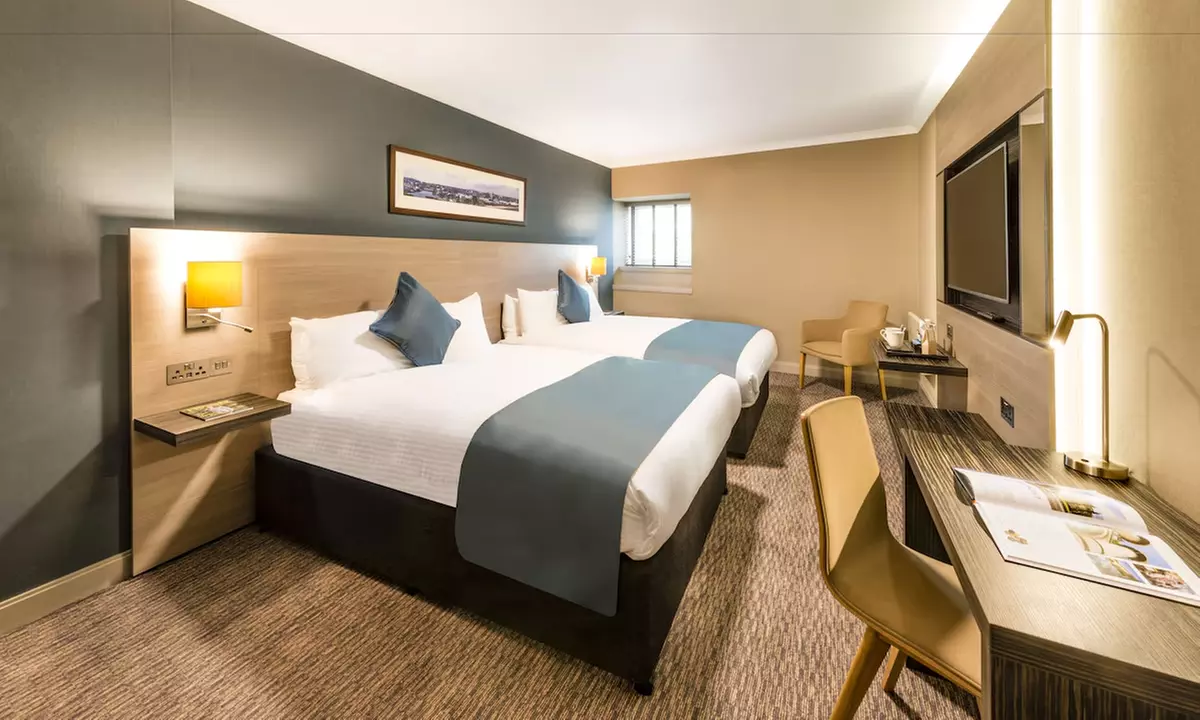 Aberdeen: Standard Double Room w/Breakfast 10%Dis on Food&Soft Drinks