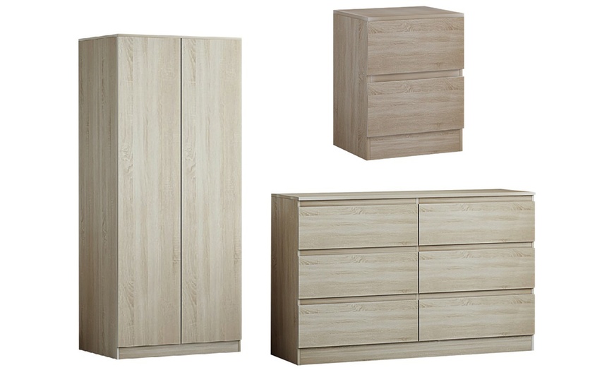 Image 37: Carlton Bedroom Furniture Collection