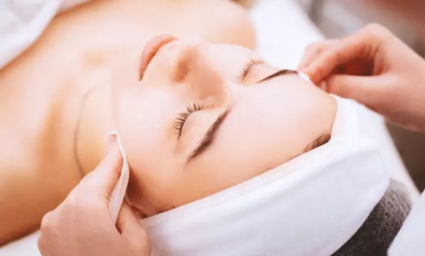 Image 1: Ritual facial profundo con radiofrecuencia, punta de diamante y más