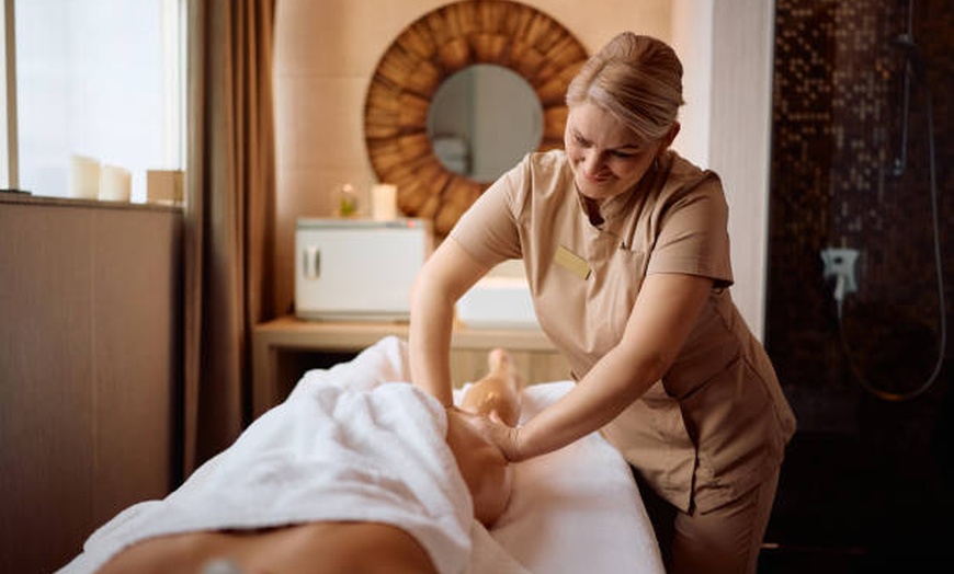 Image 6: The Ultimate Swedish Massage Package for One or Couples Including Wine