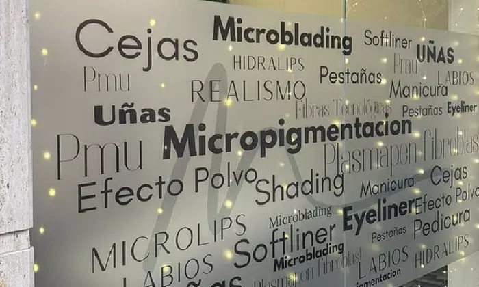 Sesión de microblading o micropigmentación en cejas, eyeliner o labios