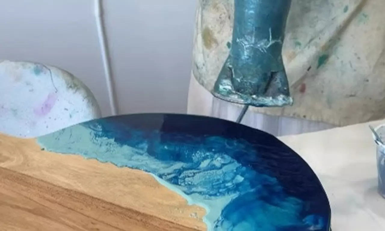 1.5 Hours of Resin Cheese board Workshop for Up to 14 People