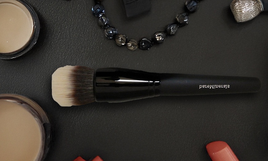 Image 1: BAREMINERALS  Smoothing Face Brush