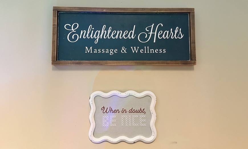 Image 4: 60/90-Min Full Body Massage, Assessment & Red Light Therapy Session! 