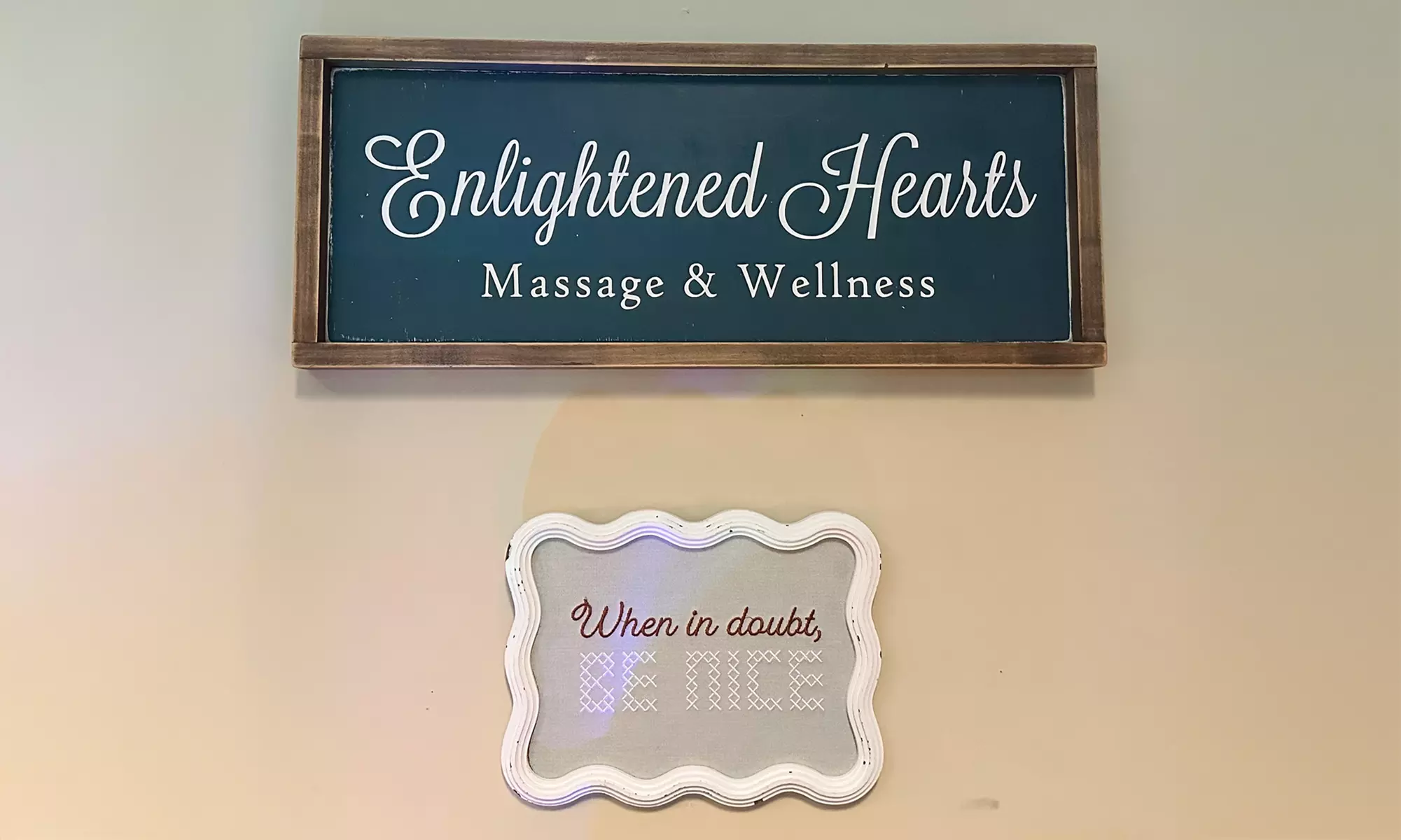 60/90-Min Full Body Massage, Assessment & Red Light Therapy Session!