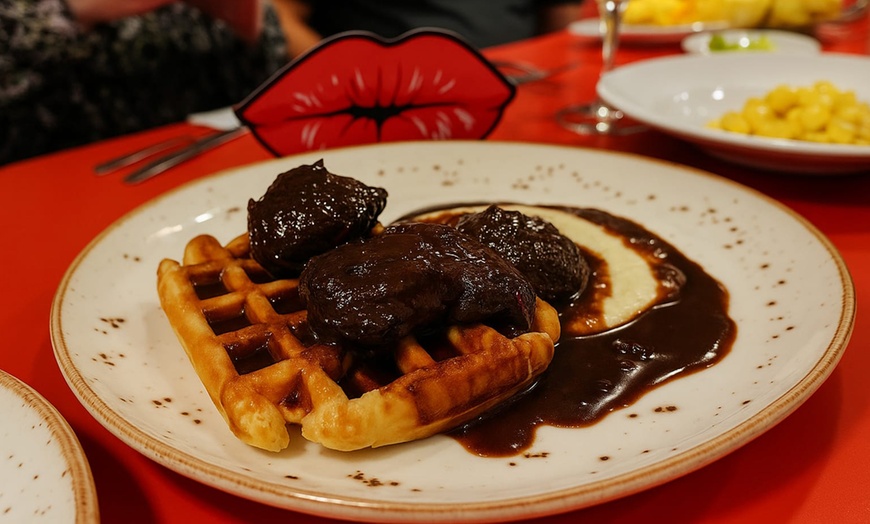 Image 10: Menú "Tonteo" o "Tentación" para 2 con postres y bebidas o vino