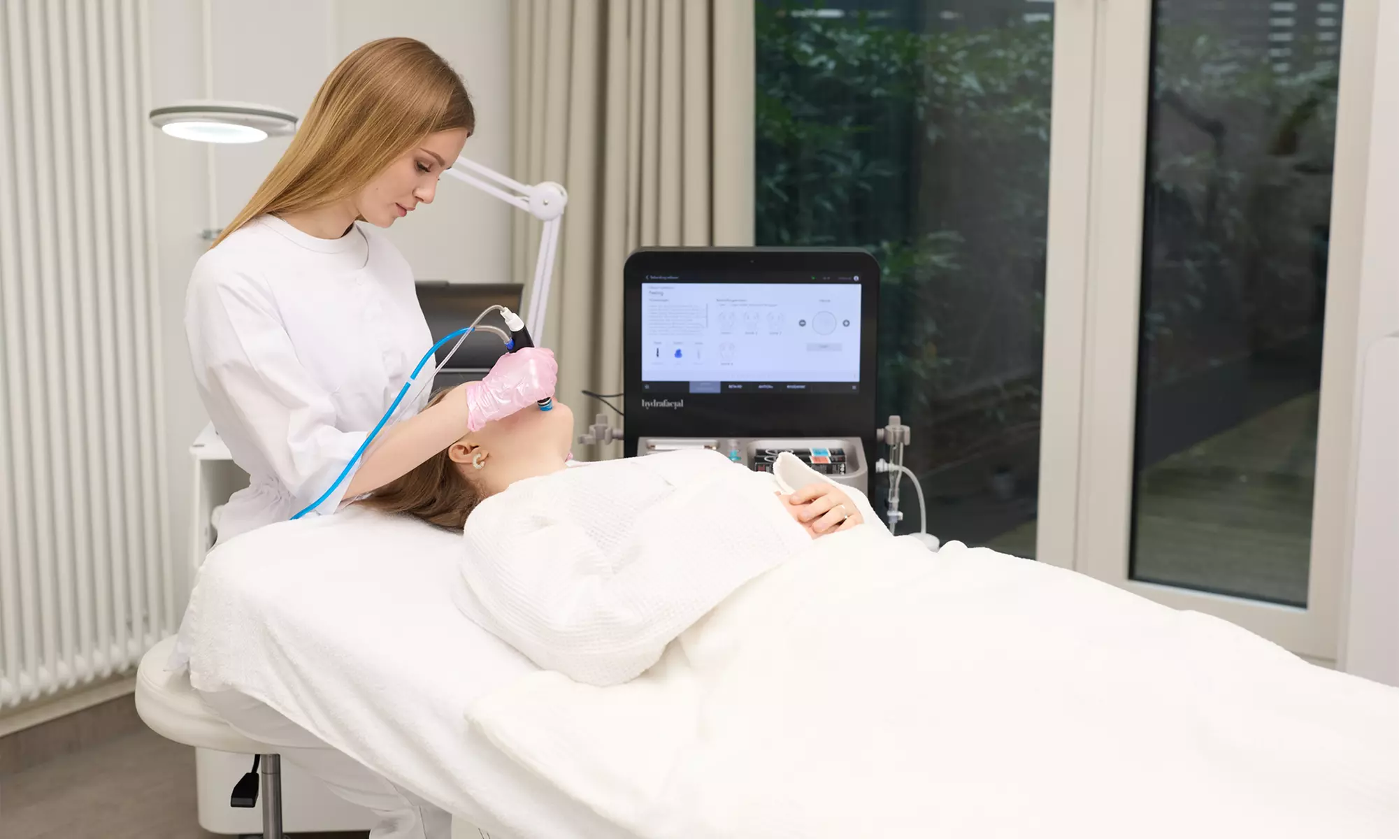 Wimpernlifting oder Augenbrauen-Laminierung optional mit Farbe