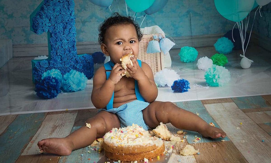 Image 9: Cake Smash Photoshoot