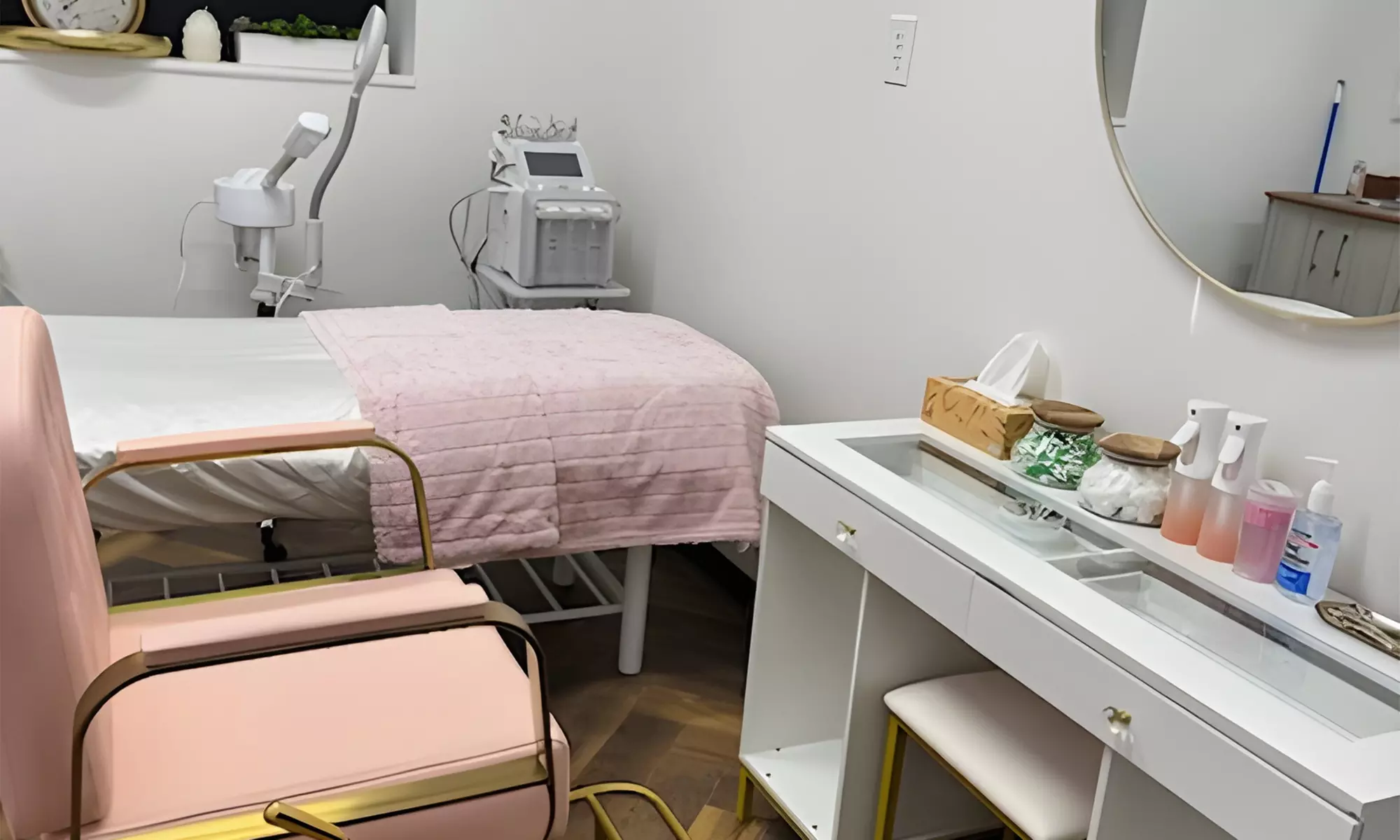 1, 3 or 5 Lash Extension of Your Choice (Up to 1 Hour 30 Min) & More