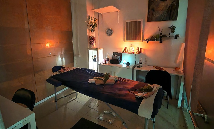 Image 2: Conecta con tus sentidos con 1 o 2 masajes con opción a ritual facial