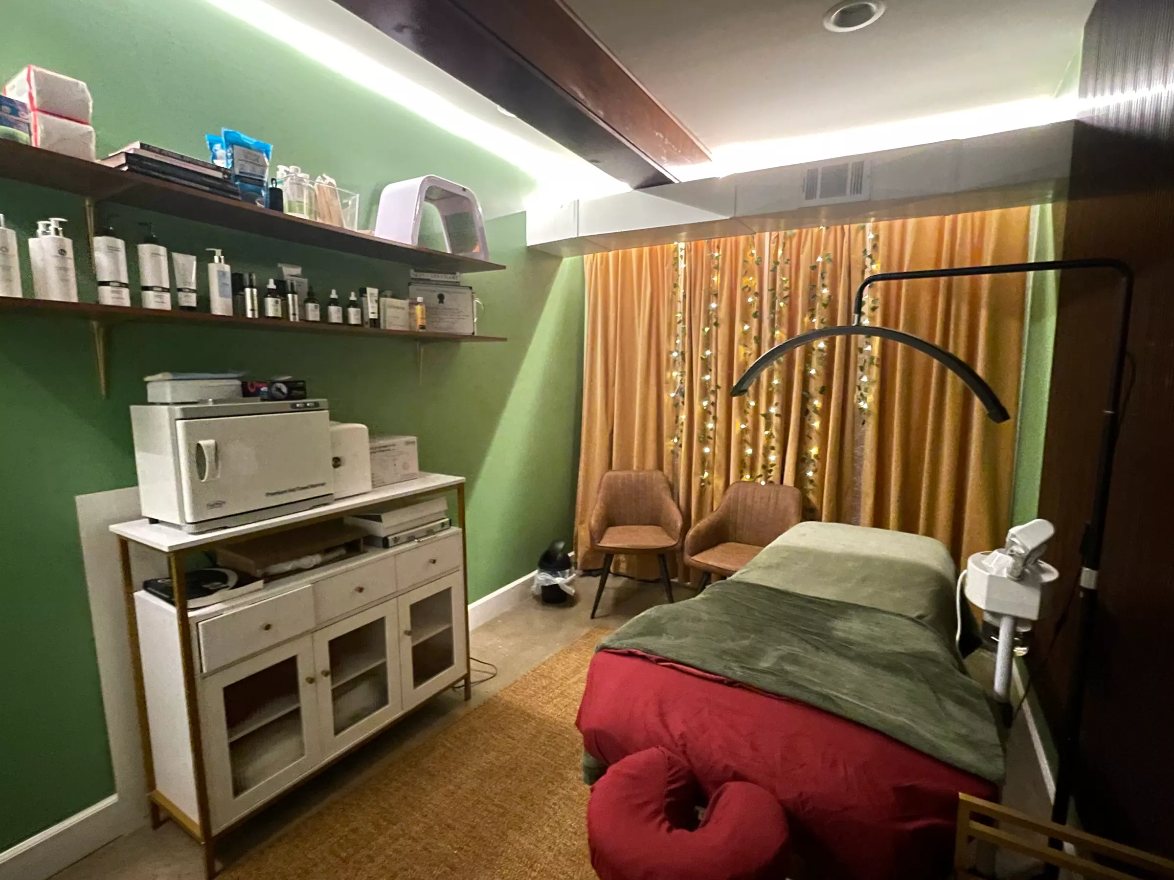 Smooth and Sleek: One Underarm, Full Leg, Brazilian, or Vajacial Wax