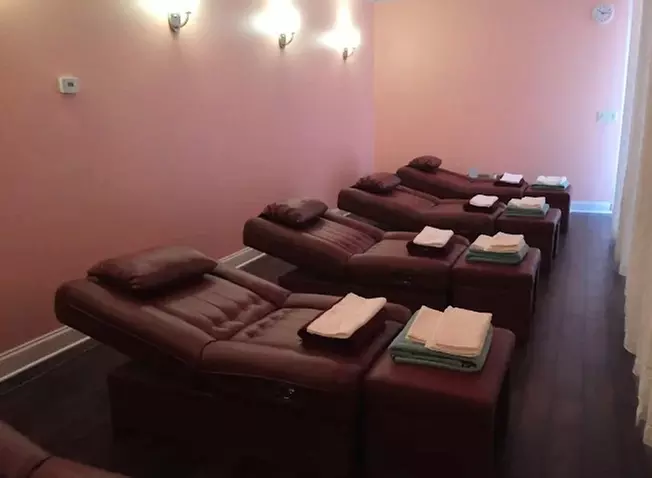 Relax & Unwind: 50 or 70-Minute Signature Body Massage with Hot Stone 