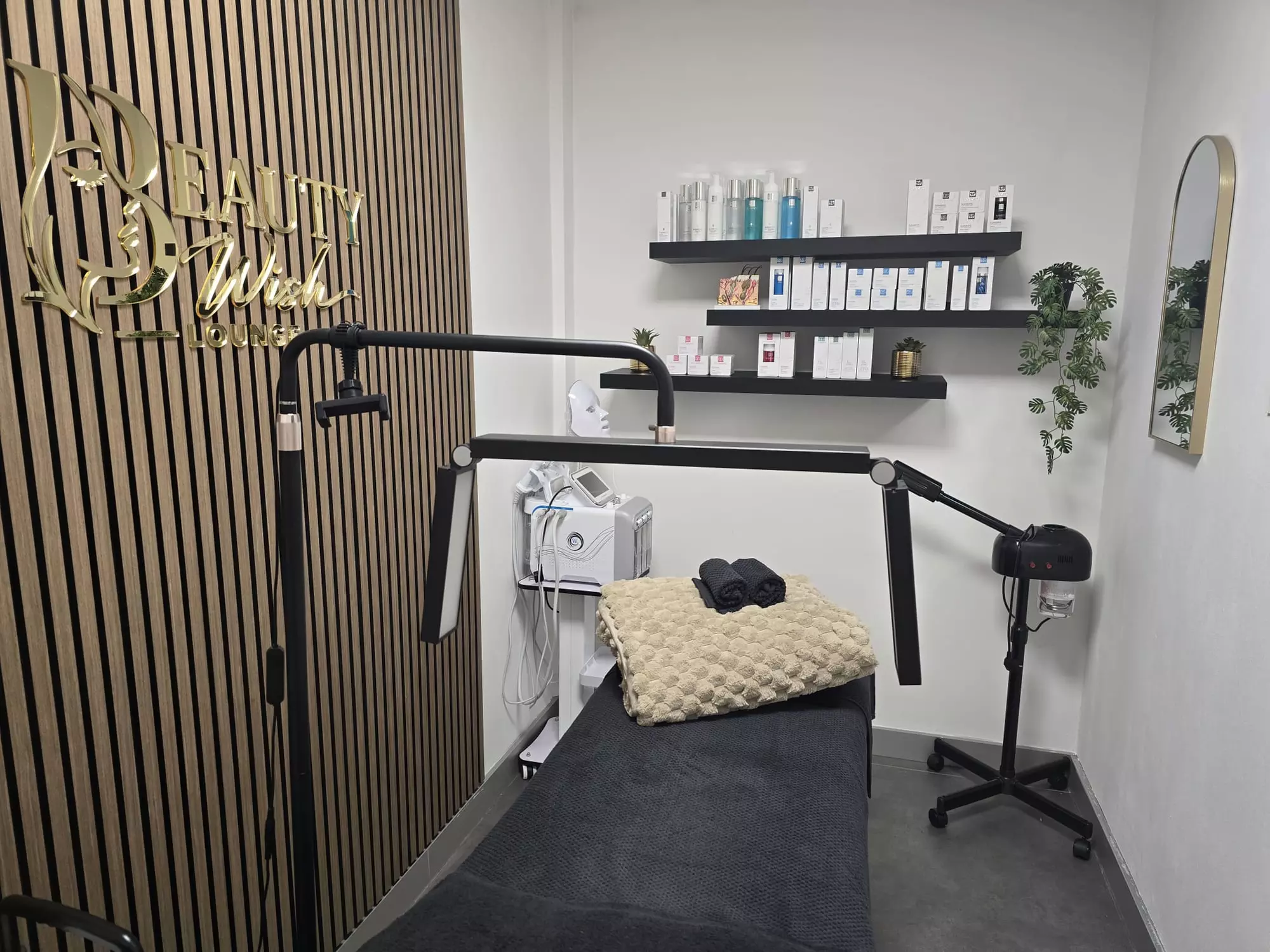 Stralende huid: Hydrafacial of microneedling behandeling (60 min.)