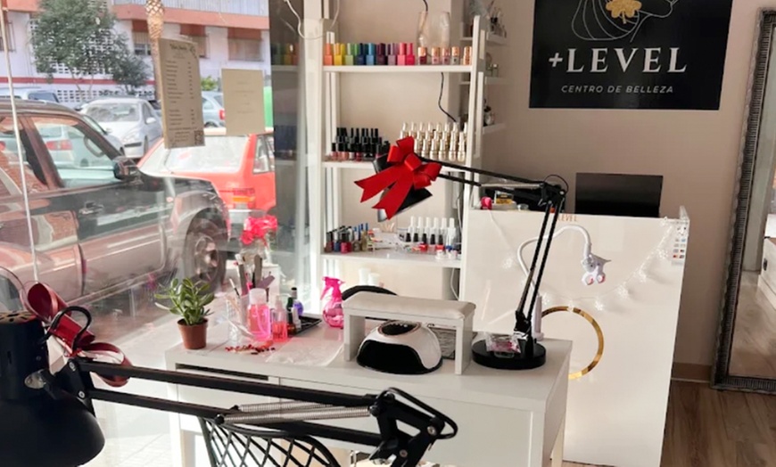 Image 2: Sesión de manicura y/o pedicura semipermanente