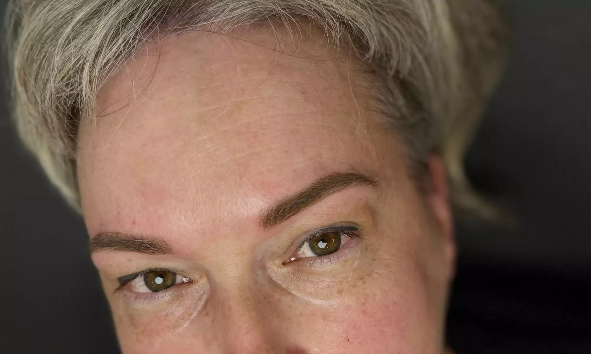 Microblading, Ombre/Powder Brows oder Kombi-Brows inkl. Nachbehandlung