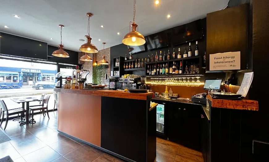 Image 3: All-You-Can-Eat: Unlimited Starters, Pizza, Churros & Drink – 35% Off