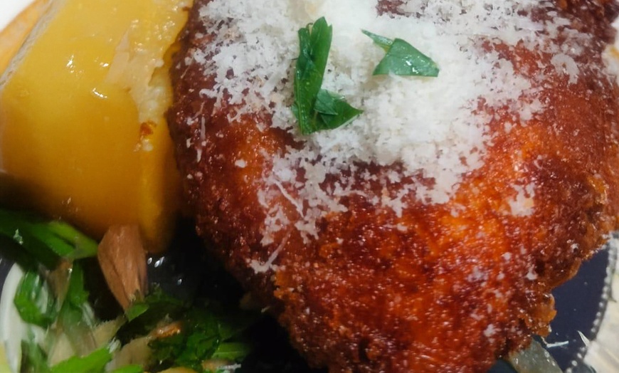 Image 2: Romantisches 3-Gänge-Candlelight-Dinner mit Wein für 2 oder 4 Personen