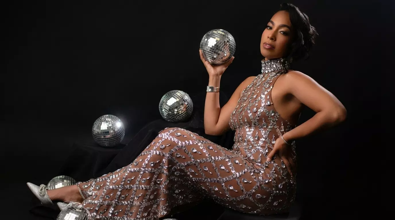 Professional In-Studio Family Photo Shoot with Digital Images