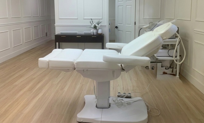 Image 2: Stretch Mark Rejuvenation Treatments