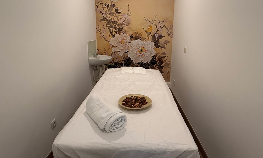 Image 9: Ritual oriental Thai o relajante con té y bombón