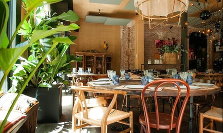 Para 2 personas: 2 entrantes, 2 principales, 2 postres y 2 bebidas - BCN El Gallinero