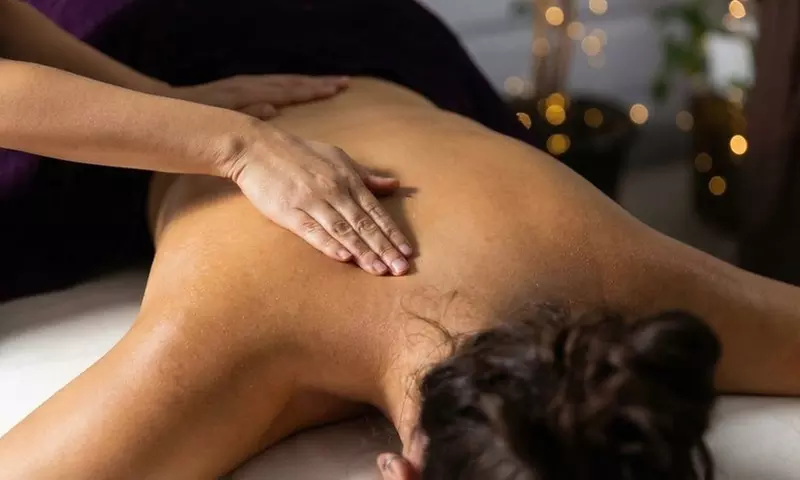Massage relaxant de 60 min avec option accès spa de 2h