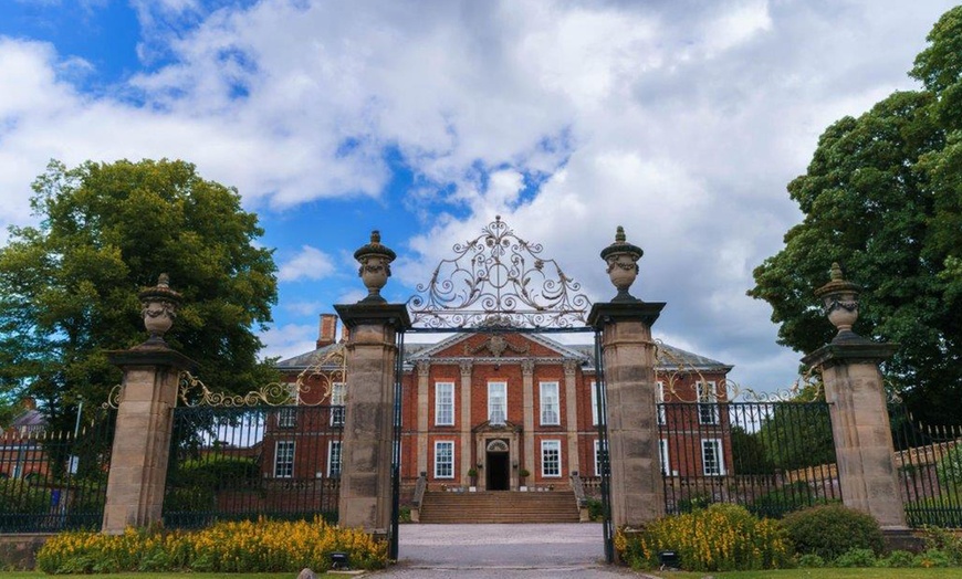 Image 5: Warwickshire: Standard Double / Twin Room with Breakfast, Wi-Fi & More