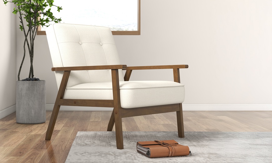 Image 12: Sillón con acolchado suave o de rizo y patas de madera, de Doosense