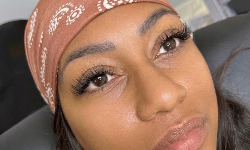 Image 3: Custom LED Eyelash Extension Full Sets